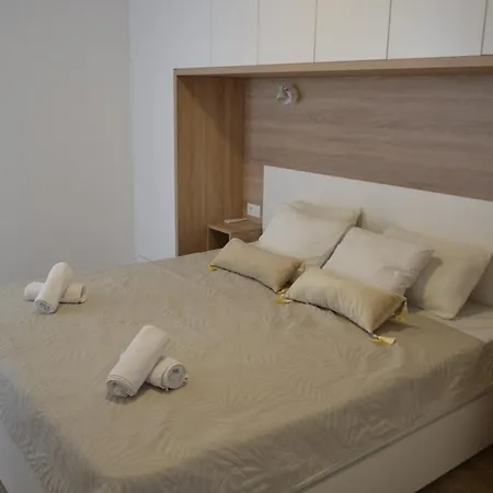 Joel * Trogir